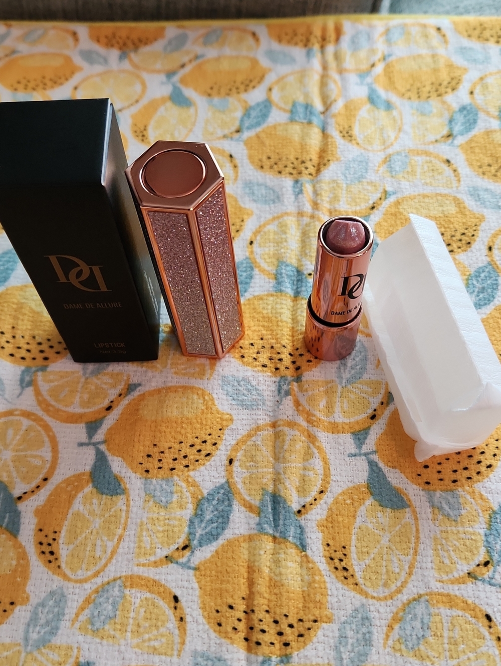 Shimmery Rose Lipstick - Rose Gold Case
